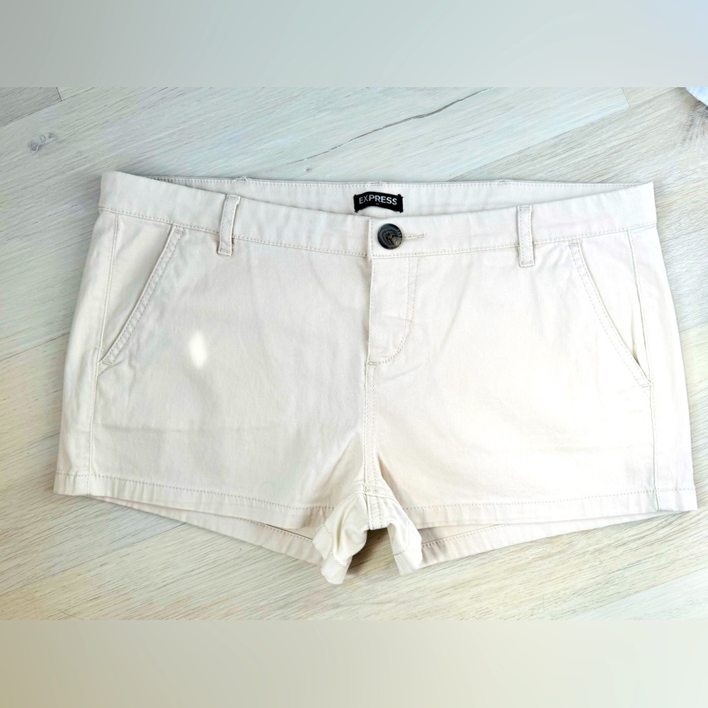 Express Cream Shorts
